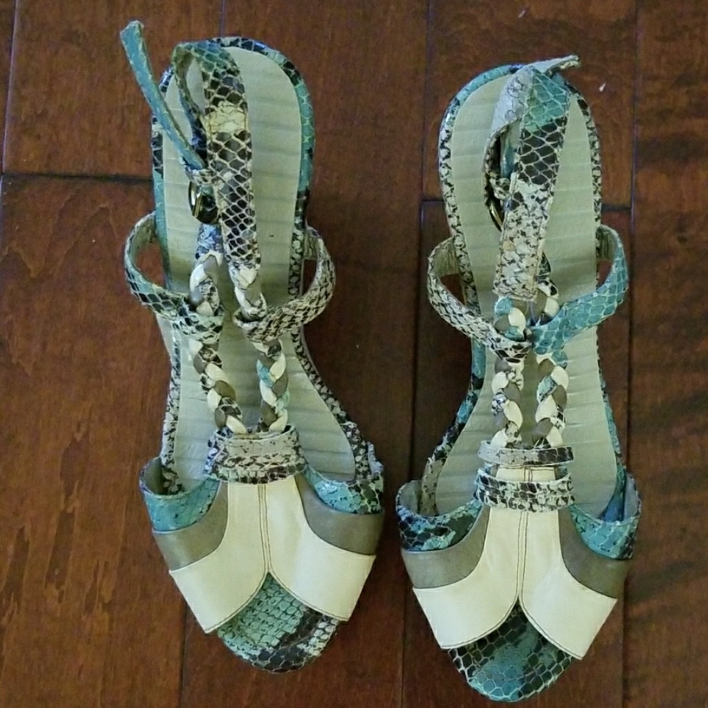 Shoe